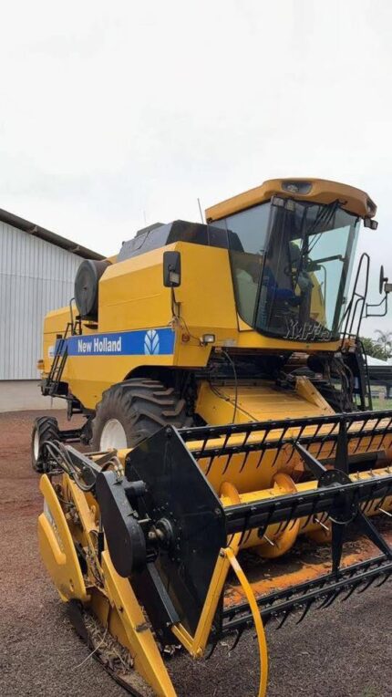 Colheitadeira New Holland TC5070